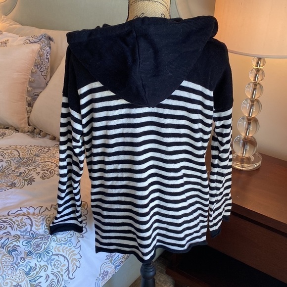 Velvet by Graham & Spencer sweatshirt - Picture 3 of 5